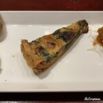 ガストロ スケゴロウ - 菠薐草とトマトとベーコンのキッシュ