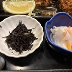 とんかつ多酒多彩 地蔵 - ひじき煮、お新香