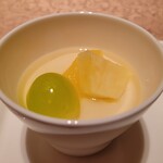 Chinese Suiyo - 水果杏仁豆腐和芝麻球