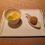 Chinese Suiyo - 水果杏仁豆腐和芝麻球