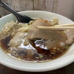 中華そば カリフォルニア - チャーシュー肉ワンタンそば（黒）