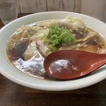 中華そば カリフォルニア - チャーシュー肉ワンタンそば（黒）