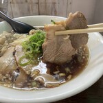 中華そば カリフォルニア - チャーシュー肉ワンタンそば（黒）