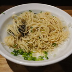 NIBOSHI MANIA - イカゴロバターの和え玉の麺と油ダレ