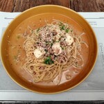 ハチトバーブ - ひき肉とモッツァレラチーズのブラックペッパー風味パスタ