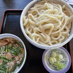 うどん房わらく - こってりもつ汁うどん