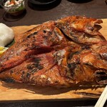 地酒と道産食材 一笑 - キンキの炭火焼き（皮側）