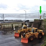 えちごトキめきリゾート 雪月花 - 『展望ハイデッキ席』からの眺め（手を振ってくれる方；緑の➡︎）