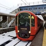 えちごトキめきリゾート 雪月花 - 妙高高原駅に停車中の『雪月花』