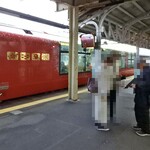 えちごトキめきリゾート 雪月花 - 直江津駅での駅弁立ち売り