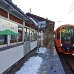 えちごトキめきリゾート 雪月花 - 二本木駅に停車中の『雪月花』