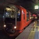 えちごトキめきリゾート 雪月花 - 筒石駅に停車中の『雪月花』