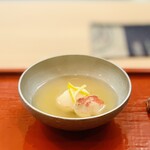 277131151 - ②【椀】
                        椀種：金目鯛
                        椀妻：下仁田葱の真薯
                        吸口：柚子