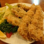 ぽん多本家 - 肉厚穴子と巨大牡蠣フライで迫力満点の盛り合わせになりました。