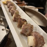 羊や カブトⅡ - ラム肉のネギ巻きー！これまた最高。