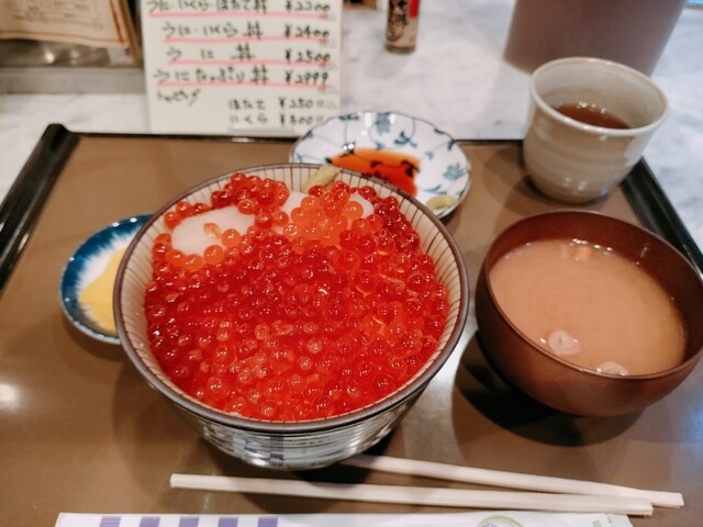 ぺりーのいくら丼 (ぺりーのいくらどん) - 日本橋/海鮮丼 ぺりーのいくら丼 (ぺりーのいくらどん) - 日本橋/海鮮丼