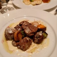 ヌガ - ゴルゴンゾーラソースのポークのポワレ。おなかが厳しいボリュームです。パクパク食べられます。 ヌガ - ゴルゴンゾーラソースのポークのポワレ。おなかが厳しいボリュームです。パクパク食べられます。