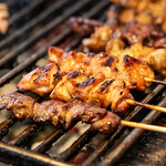 焼鳥のヒナタ - 料理写真:焼き鳥焼いているシーン