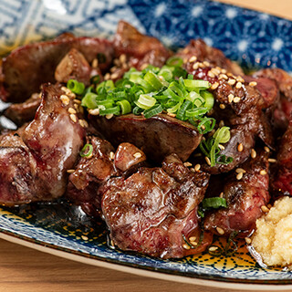 ボリューム満点の唐揚げや炙りレバテキ◎自慢の一品が勢揃い！