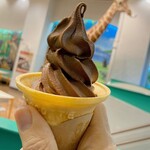 ズーカフェ - ソフトクリームチョコレート(350円)
