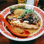 円家 - 料理写真:黒とんこつラーメン+味玉