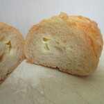 MONREVE quatre - チーズフランスパン（断面）