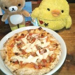 窯右衛門 - ポルチーニ茸と生ハムのピッツア。