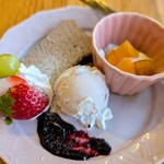 ベジバル チバットリア - アサイーのチーズケーキ＆パンナコッタ＆ジェラート＆アサイーとブルーベリーのソース✨