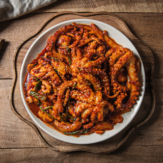 絶品スタミナ料理「直火タコ炒め」は、自分好みのビビンバに！