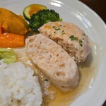 キッチン ブルー グローブ - つみれをカット、蒲鉾見たいな感じ