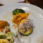 キッチン ブルー グローブ - 最後はズッキーニ、ポテサラを添えて