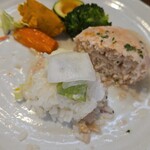 キッチン ブルー グローブ - お新香、サラダを乗せてのご飯