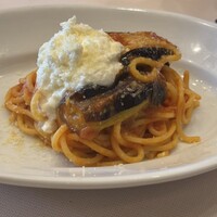 トラットリア グランボッカ - 揚げ茄子とリコッタチーズのトマトソースパスタ