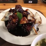 マダムアンホームキッチン - 看板メニュー　黒酢スブタ　中々黒いな(-｡-;