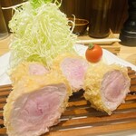 とんかつ ばんぶー - 断面のグラデーションが美しいです。