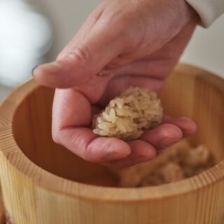 ボディ感はありながら、食べ飽きない軽さの赤シャリ