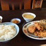 華園 -  日替わり、から揚げと、ニラ野菜炒め定食