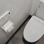 シビカラ担々麺 澤田商店 - 左側にウォシュレット