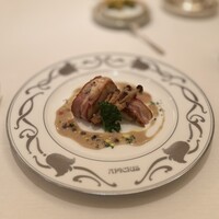 アピシウス - 鮟鱇のルロー デュクセルソース ベーコン巻きにしました鮟鱇は大胆なカット。鮟鱇特有の弾力ある歯応えを残しながら甘みがデュクセルソースとよく合います。