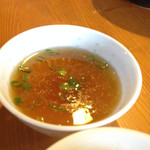 キブン、デ、、サチオ - らーめんにセットで提供されたスープ