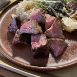 炭焼きステーキHIUCHI - 焼き加減はミディアムレア