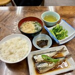 金時食堂 - いわしの煮付け、菜の花のおひたし、ごはん小、みそ汁
