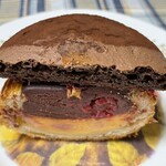 ブーランジェリー スドウ - チョコクリームの甘みと苦味が合う！