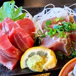 まるわ食堂 - 暑いカットのお刺身