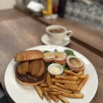 APPLE BURGER - 『アップルバーガー¥2,002』 『ホットコーヒー¥462』