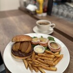 APPLE BURGER - 『アップルバーガー¥2,002』 『ホットコーヒー¥462』