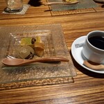 粋月 - ⑨粋月の手作りデザート
      ほうじ茶アイス、バスクチーズの抹茶添え、アップルシナモン
