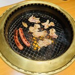 焼肉　なべしま - ホルモンと若鶏もも（塩）旨い！とウインナー