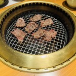 焼肉　なべしま - タンは薄いのでサッと炙って！