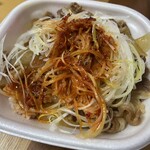 すき家 - 料理写真:赤だれ白髪ねぎ牛丼